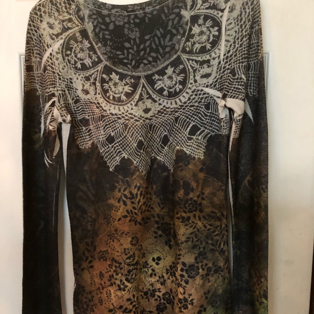 Daytrip long sleeve top, 95% poly & 5% spandex.